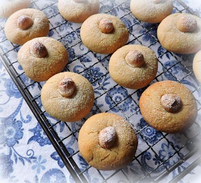 Macadamia Shortbread Cookies