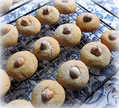 Macadamia Shortbread Cookies