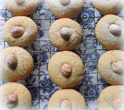 Macadamia Shortbread Cookies