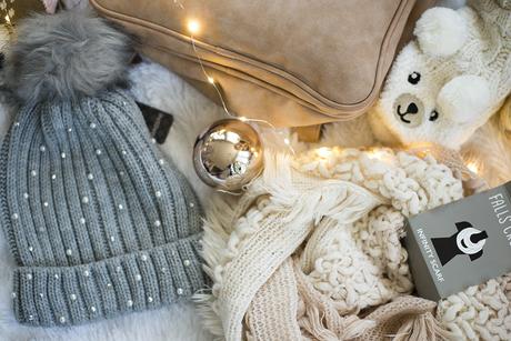Christmas style: Neutrals + Last Minute Gift Ideas