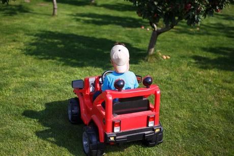 Electric Cars for Kids as Gifts: What to Consider Before Buying