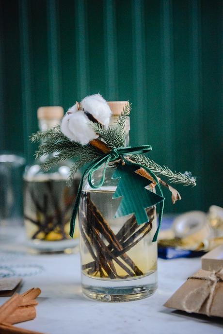 Homemade Vanilla Extract: A DIY Gift Idea