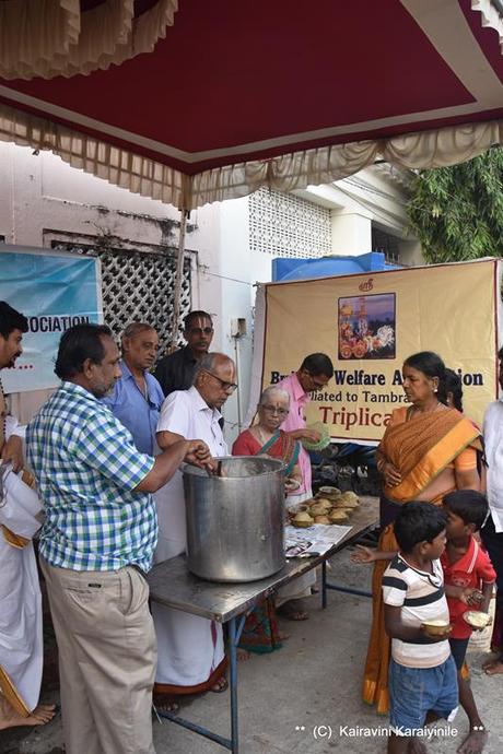 Vaikunda Ekadasi ~ SYMA serves food to devotees