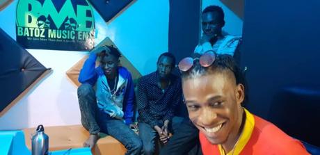 Pinye, see this! Lamba Lolo crew hit the studio with popular Nigerian artist after he praised their work