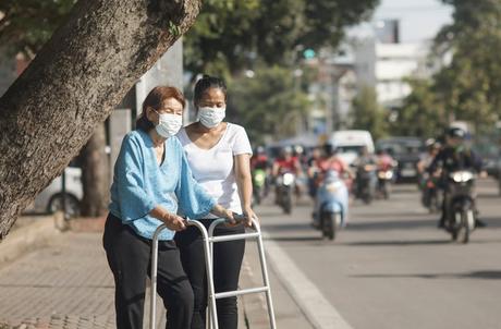 Long-term exposure to air pollution was linked to cognitive decline in elderly people.