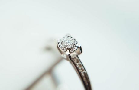 The Average Weight of a Diamond Engagement Ring