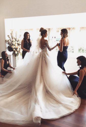 bridesmaids photos finish brides look emiliobphotography