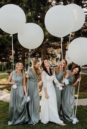 bridesmaids photos bridesmaids with big balloon biancamariefotografie