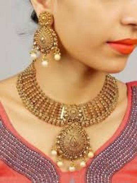 6 Best Traditional Indian Necklaces To Buy This Wedding Season