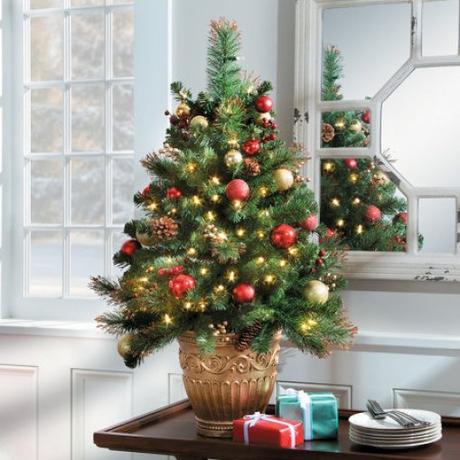 Find Christmas Tree Best Decoration Ideas