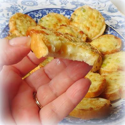 Toasted Cheese Rounds