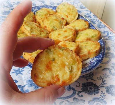 Toasted Cheese Rounds