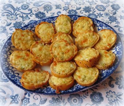 Toasted Cheese Rounds