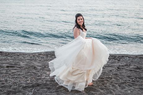 dreamy-wedding-santorini-peach-white-colors_04