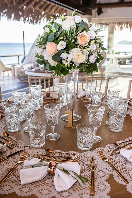 dreamy-wedding-santorini-peach-white-colors_25