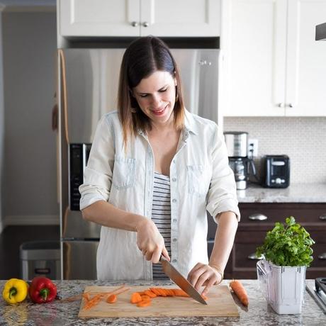 35+ meal prep tips from readers- denise chopping vegetables 