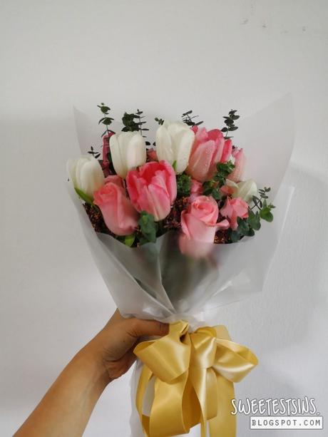 little flower hut tulip rose bouquet