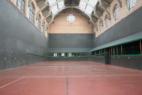 tudor tennis courts, hampton court palace tennis, royal tennis court, 