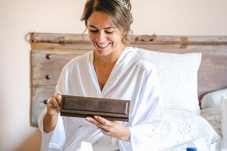 Romantic wedding with gold and peach details | Ourania & Jack romantic-wedding-gold-peach-details_06x