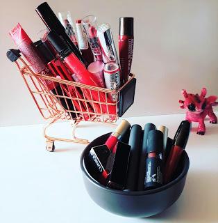 Red lipstick declutter