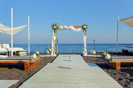 beautiful-beach-wedding-santorini_09