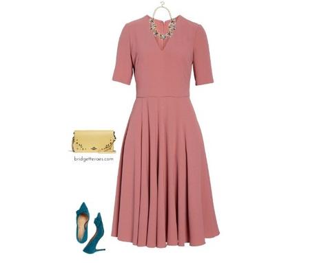 How to Add a Pop of Color to an Outfit How to Add a Pop of Color to an Outfit