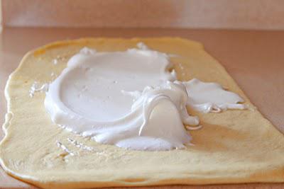 Daring Bakers - Yeasted meringue coffee cake