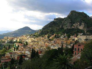 800px-Taormina_Etna