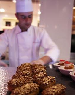 The un-french cafe and the preposterously good eclair