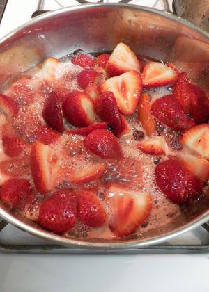 Gelatin-free Strawberry & Lemon Panna Cotta - Stew strawberries
