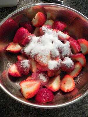 Gelatin-free Strawberry & Lemon Panna Cotta - Macerate strawberries