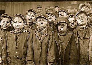 FAMILY Jewish immigrants.   New York City, 1890.