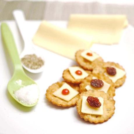 Fried Shallot and Rosemary Crackers