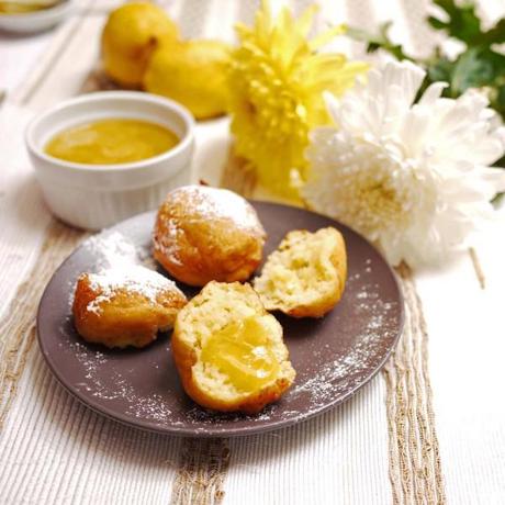 Vanilla Ricotta Fritters with Lemon Curd