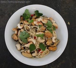 Chilli and Garlic Mussels with Ramen Noodles