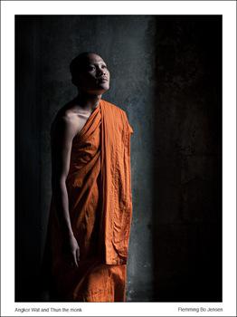 cambodia-thun-monk-in-shadows angkor