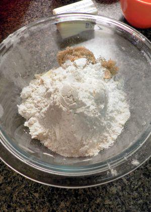 Crumble - Combine flour, butter and sugar