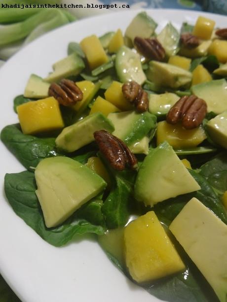 SALADE À LA MANGUE, À L'AVOCAT ET AUX ÉPINARDS / MANGO, AVOCADO, SPINACH SALAD / ENSALADA DE MANGO, AVOCADO Y ESPINACA /سلطة الافوكادو و المانجو و السبانخ