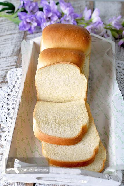 soft bouncy egg white cream sandwich bread
