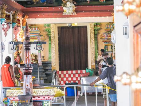 Here’s Why You Should Visit Sri Mariamman Temple, Singapore