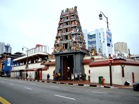 Here’s Why You Should Visit Sri Mariamman Temple, Singapore