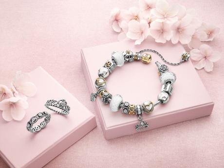 Thoughtful V-Day Gifts To Choose For Your Mom! Thoughtful V-Day Gifts To Choose For Your Mom!