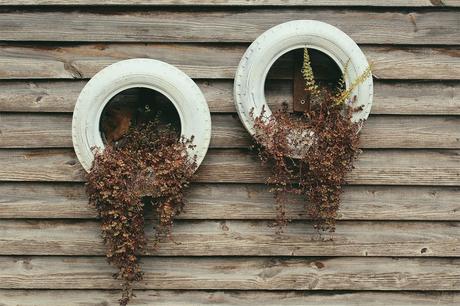 10 Rustic Planters For Your Garden