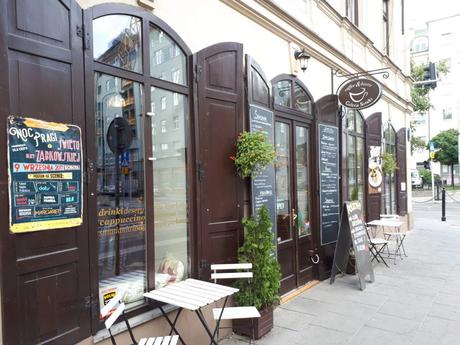 Piątkowe Picie: Exploring The Bars and Cafes of Nowa Praga, Warsaw’s Coolest District Galeria Sztuki