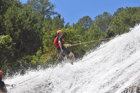 Canyoning Dalat-an adventurous