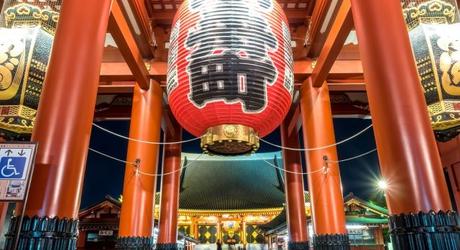 Large Red Lantern at Sensoji Temple in Tokyo