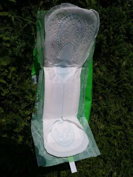 Whisper Ultra Clean XL Sanitary Pads Review