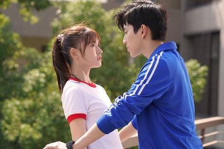 Review Fall in Love at First Kiss (2019)