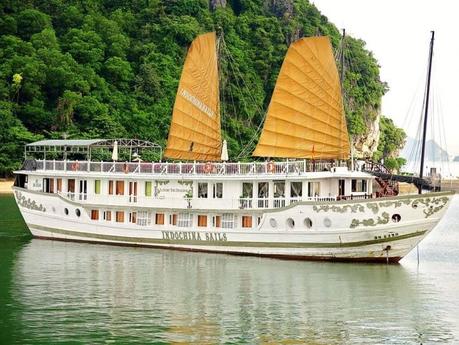 Ultimate Guide on How To Get From Sapa to Halong Bay (& Vice Versa)