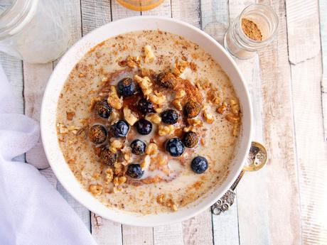 Pumpkin Pie Oatmeal with Berries